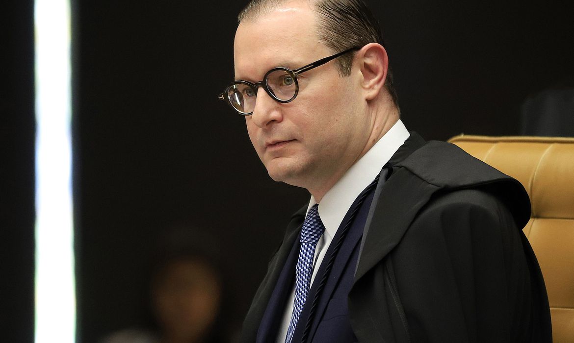 Zanin diz não haver ‘hierarquia’ no STF e ordena acesso a?