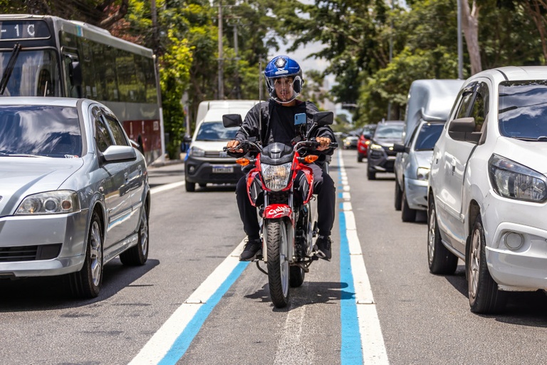 Projeto substitui Faixa Azul e Verde e prevê estudos para circulação de motos em Curitiba