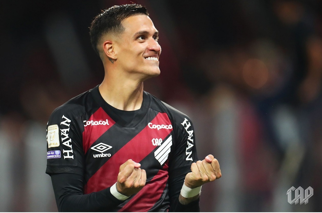 Jogador do Athletico recebe notícia da morte do avô enquanto disputa a Copa do Mundo