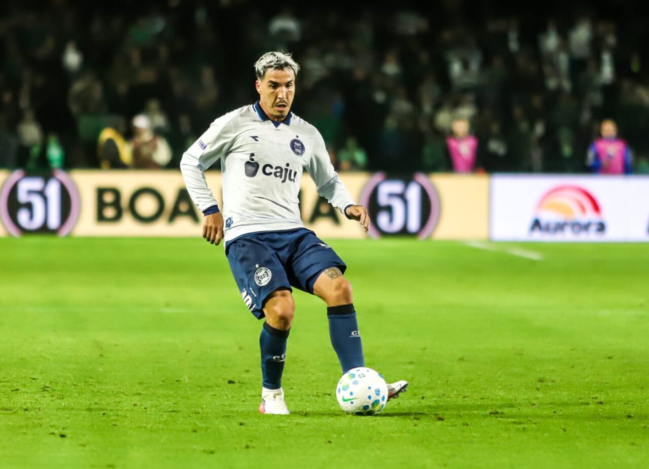 Josué assume liderança de ranking do Brasileirão e supera craques históricos do Coritiba
