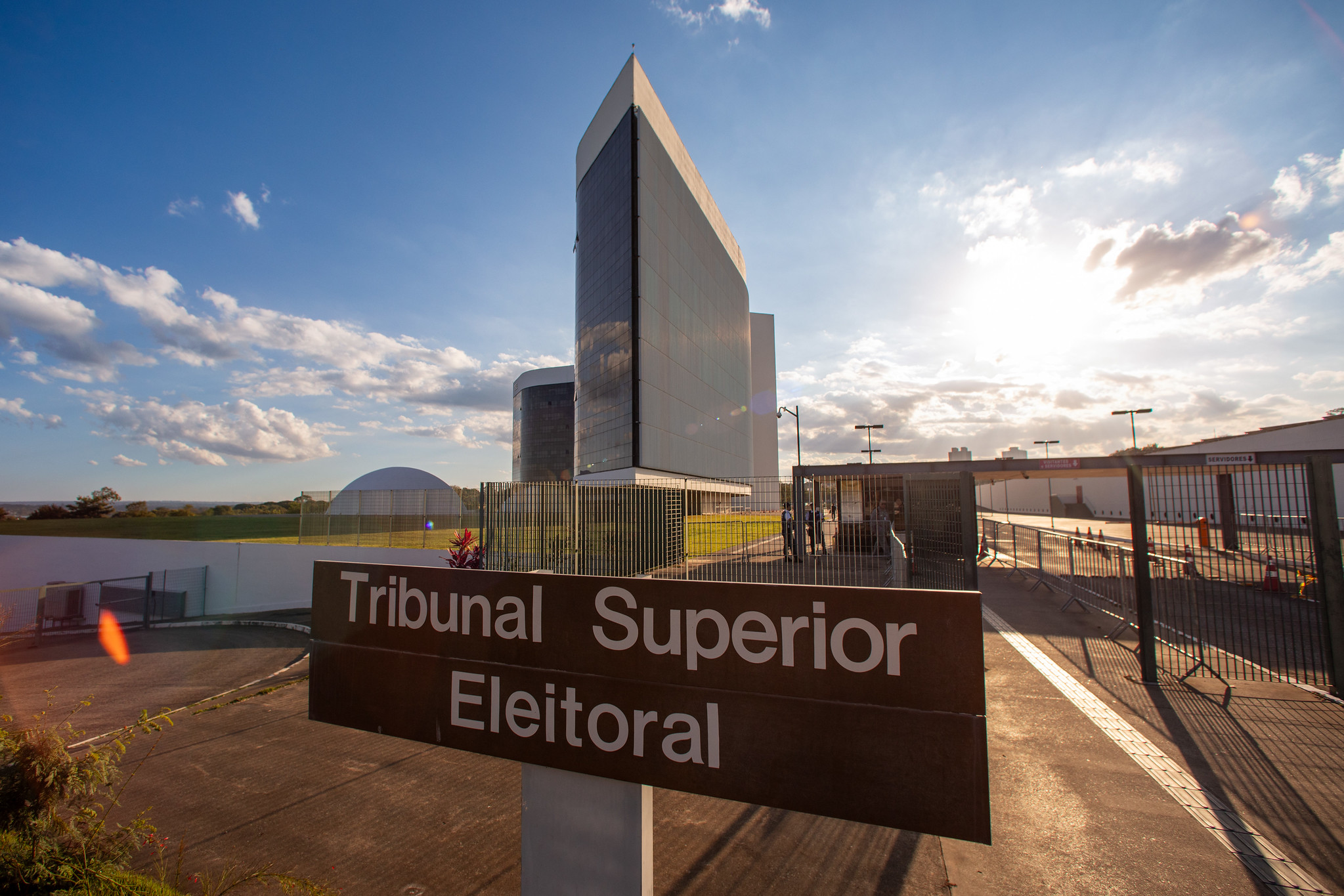 Não cabe julgamento antecipado de ação sobre abuso de poder, decide TSE