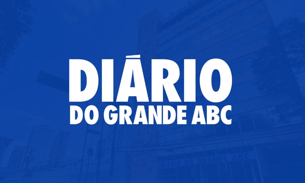 Um novo meio-campo. No time do Memofut. É comunicador. Atua no Grande ABC. E documenta a Bengala Azul.