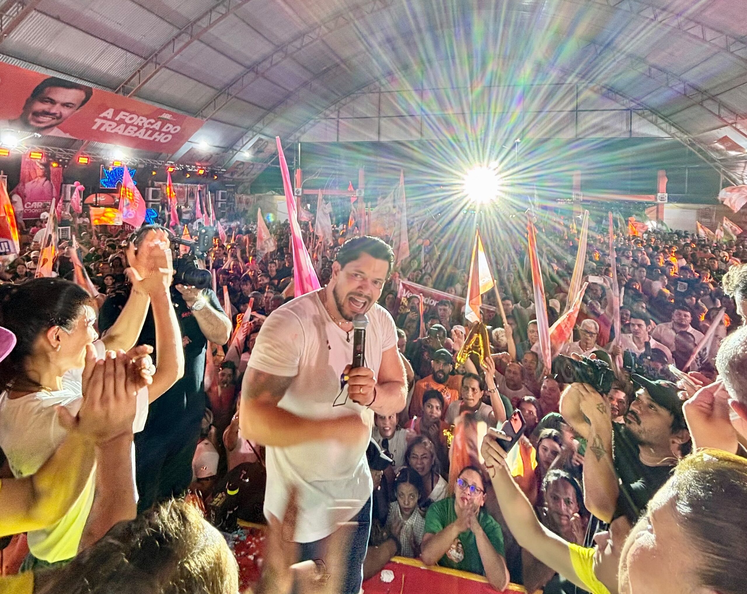 Acácio Favacho oficializa candidatura ao Senado em convenção que reuniu 30 mil pessoas