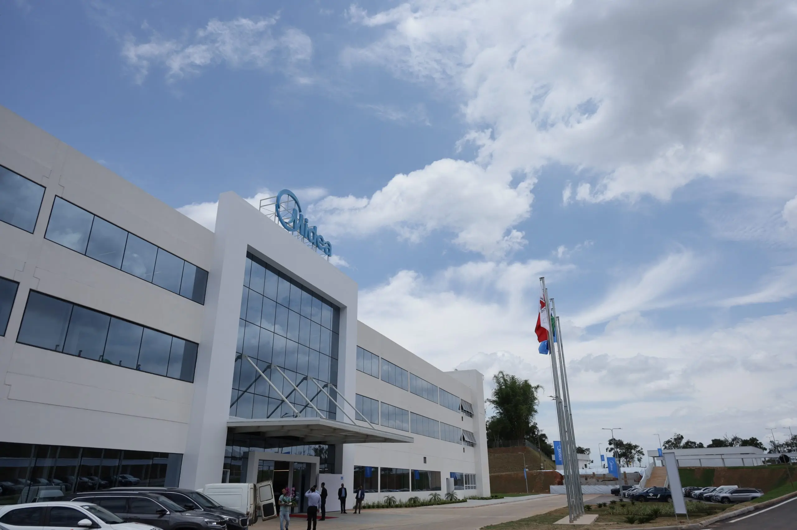 Sakamoto: Gestor da Midea é afastado após denúncia de chicotear trabalhador em MG