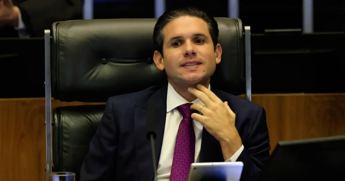 Hugo Motta fez 75 voos da FAB para a Paraíba em dias sem agenda oficial
