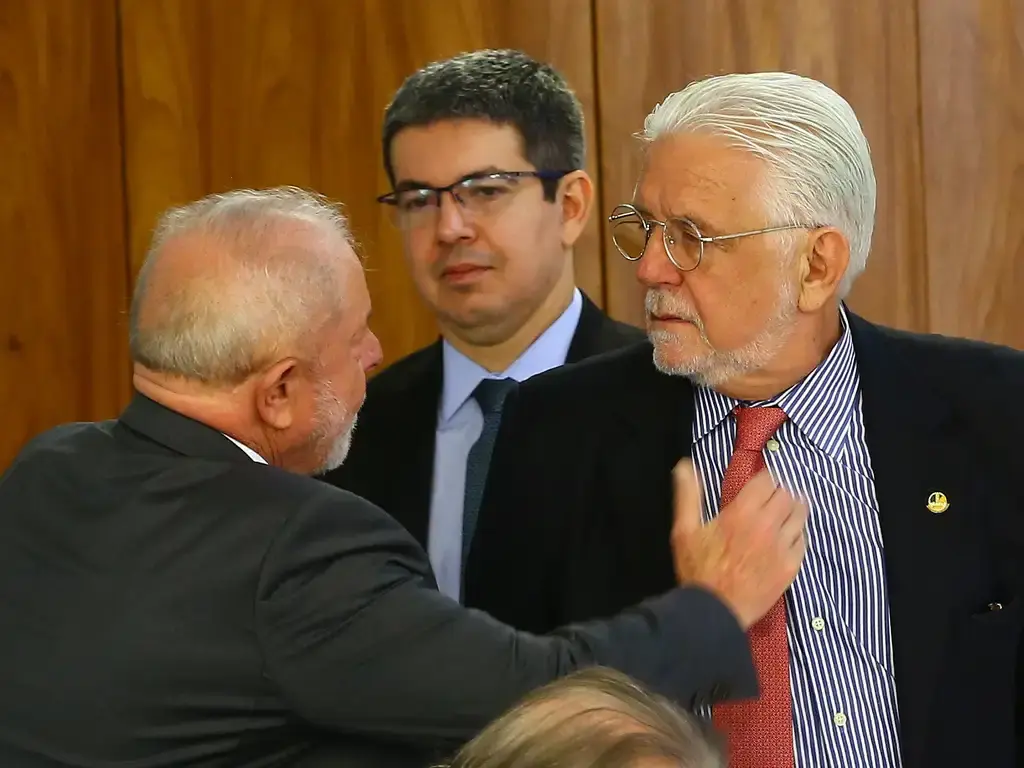 Lula chama Jaques Wagner para definir futuro da liderança no Senado após operação da PF