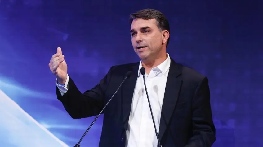 Flávio Bolsonaro se inscreve para encenar suposta defesa do Brasil contra “TariFlávio?