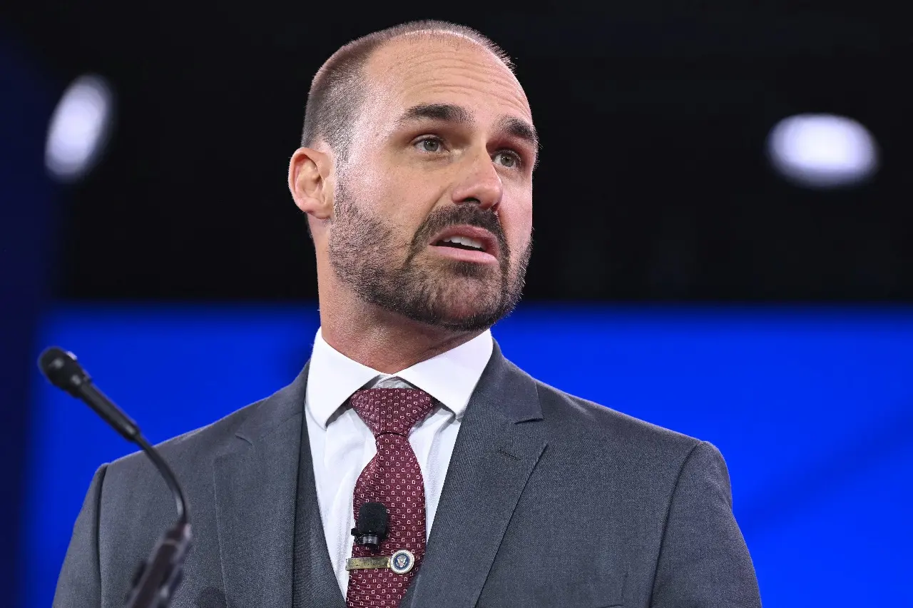Eduardo Bolsonaro sugere bombardear o Brasil com participação dos EUA