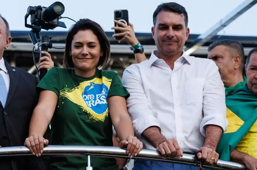 Como aliados de Flávio Bolsonaro interpretam os ataques de Michelle