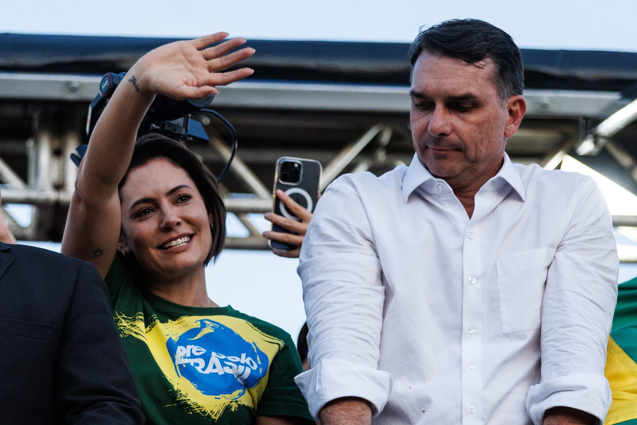 Michelle jogou a pá de cal na campanha de Flávio Bolsonaro. Por Kiko Nogueira