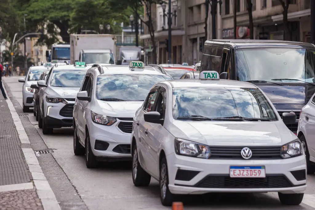 Programa de Lula para motoristas bate R$ 1 bilhão em crédito em menos de um mês