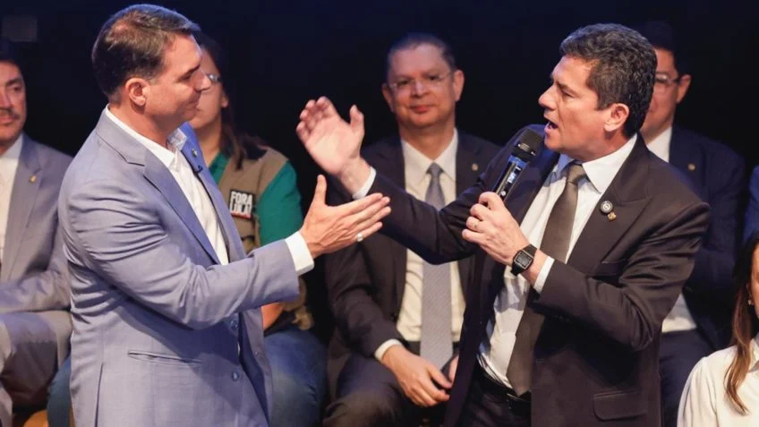 Organizador de evento de Flávio com diplomatas foi gerente de crises da Lava Jato e de Moro