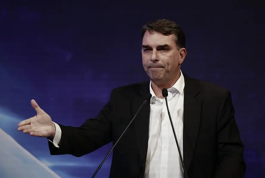 A explicação do Centrão para abandonar Flávio Bolsonaro nas eleições