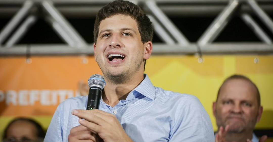 Justiça rejeita pedido para apagar post do MBL que sugere João Campos bêbado