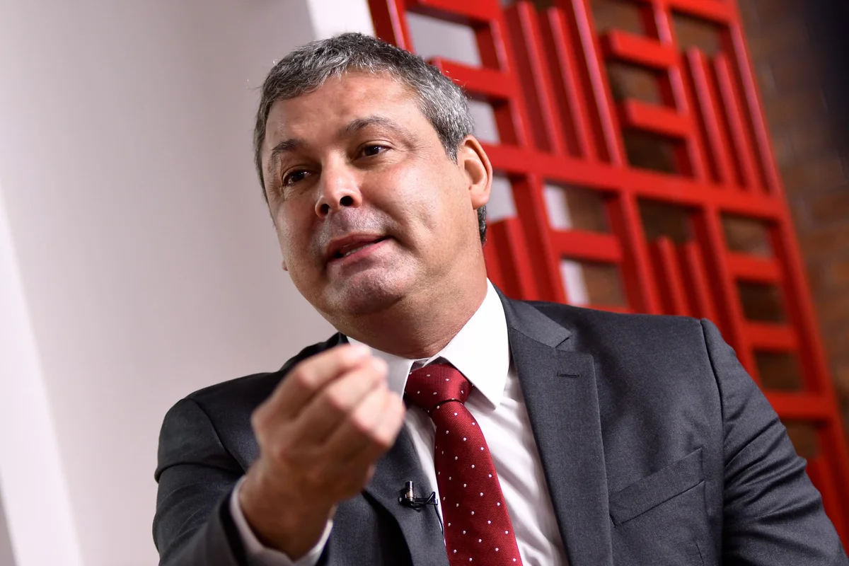 “TariFlávio”: Lindbergh diz que ‘tarifaço dos EUA é obra dos Bolsonaros’