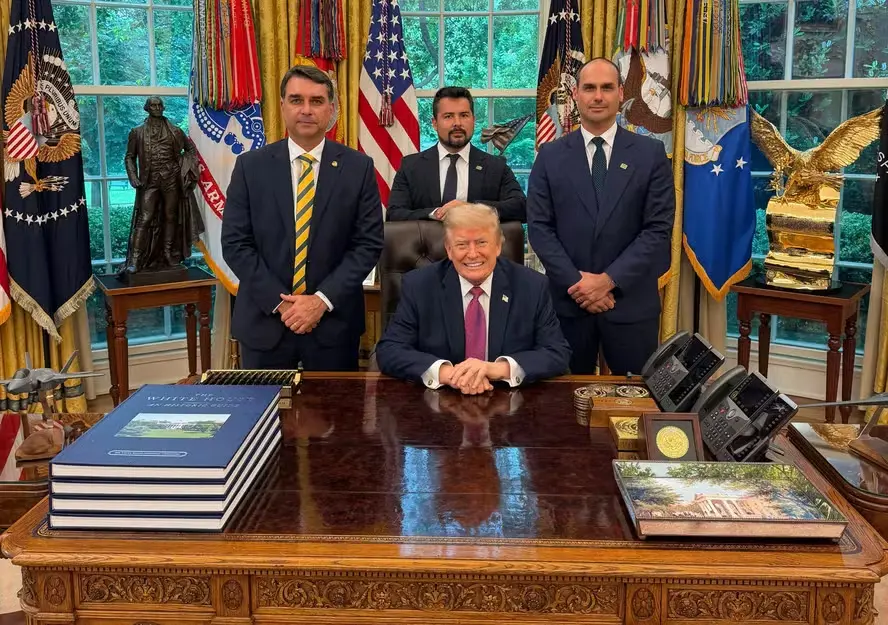 Como Trump quer restringir o voto de mulheres nos EUA: o modelo de Flávio Bolsonaro e Figueiredo