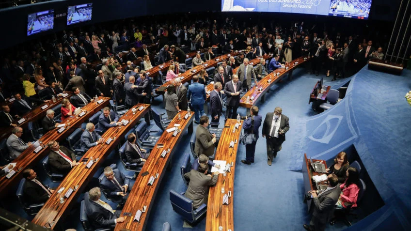 Fim da escala 6×1 volta à pauta do governo após o recesso