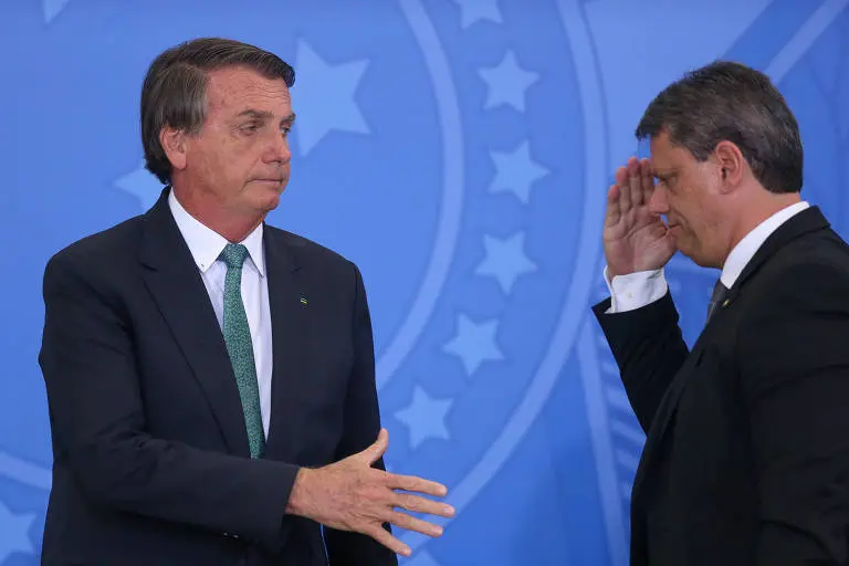 Tarcísio contraria bolsonaristas e defende urnas: “Elas que me elegeram”