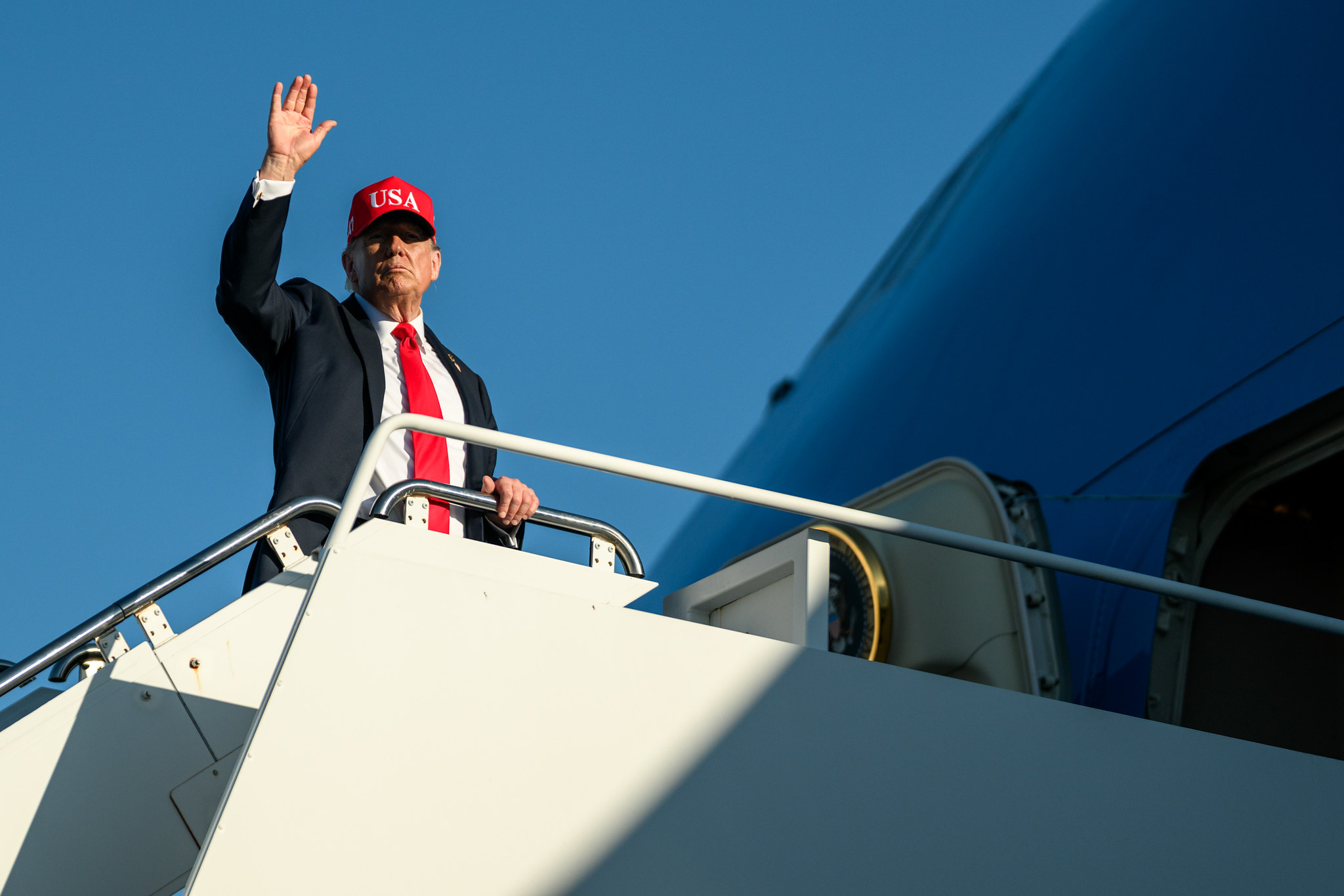 Sakamoto: Eleição já sofre cerco dos EUA. Resta saber alcance da mão peluda de Trump