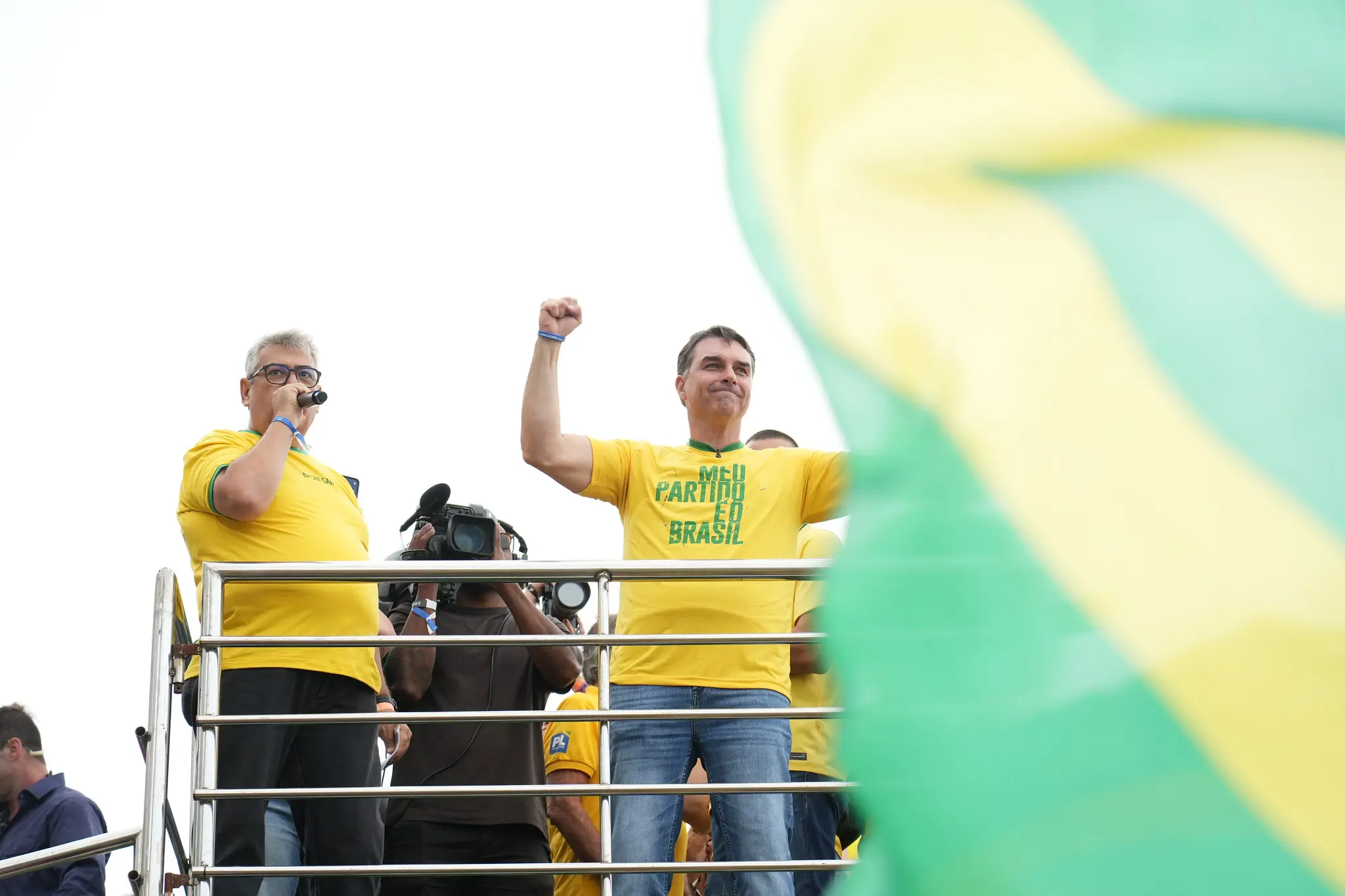 Ninguém quer aparecer na foto com Flávio Bolsonaro. Por Moisés Mendes