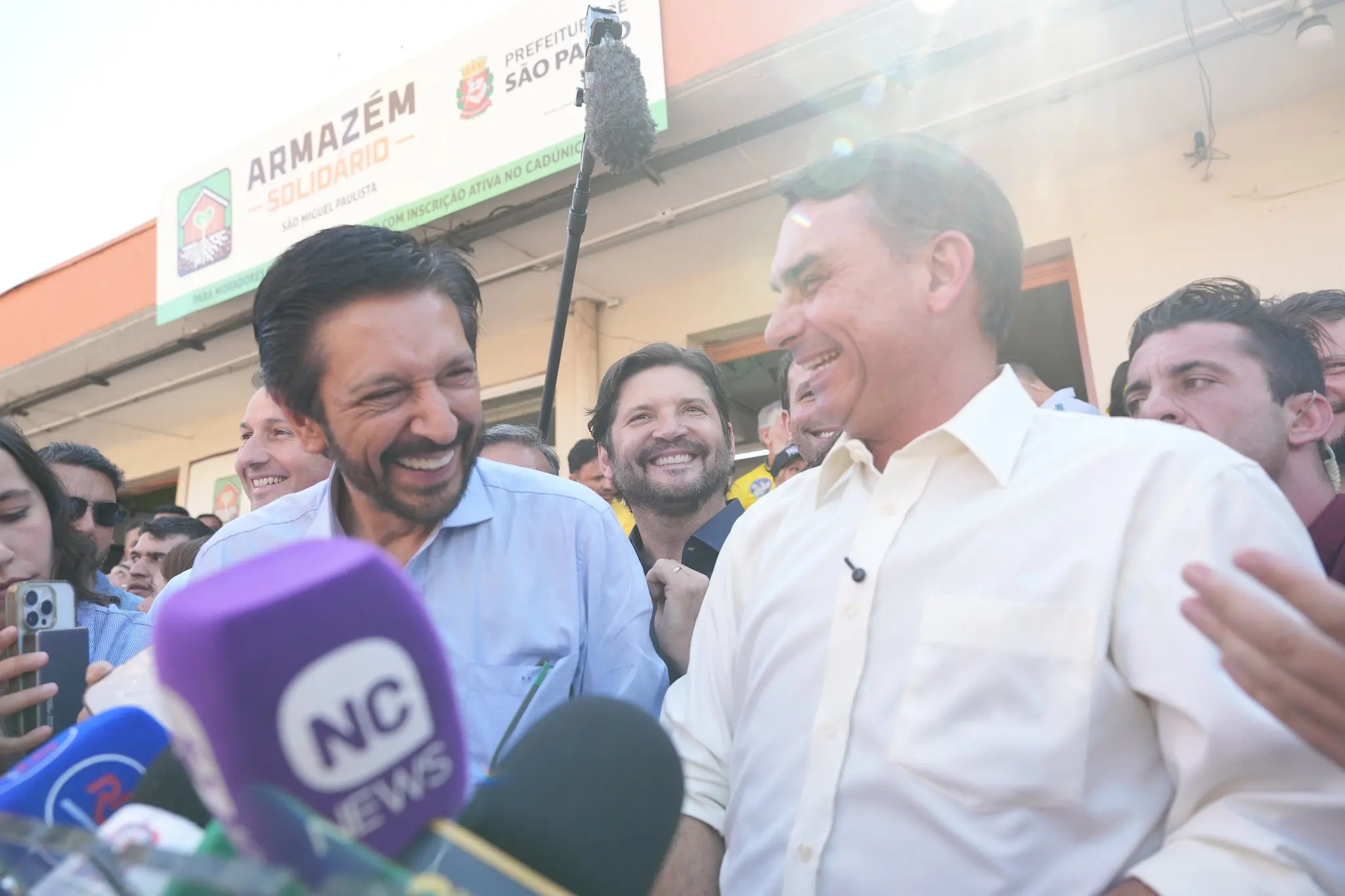 Passeio, picanha e polêmica: ato com Flávio Bolsonaro e Nunes gera denúncia ao MP