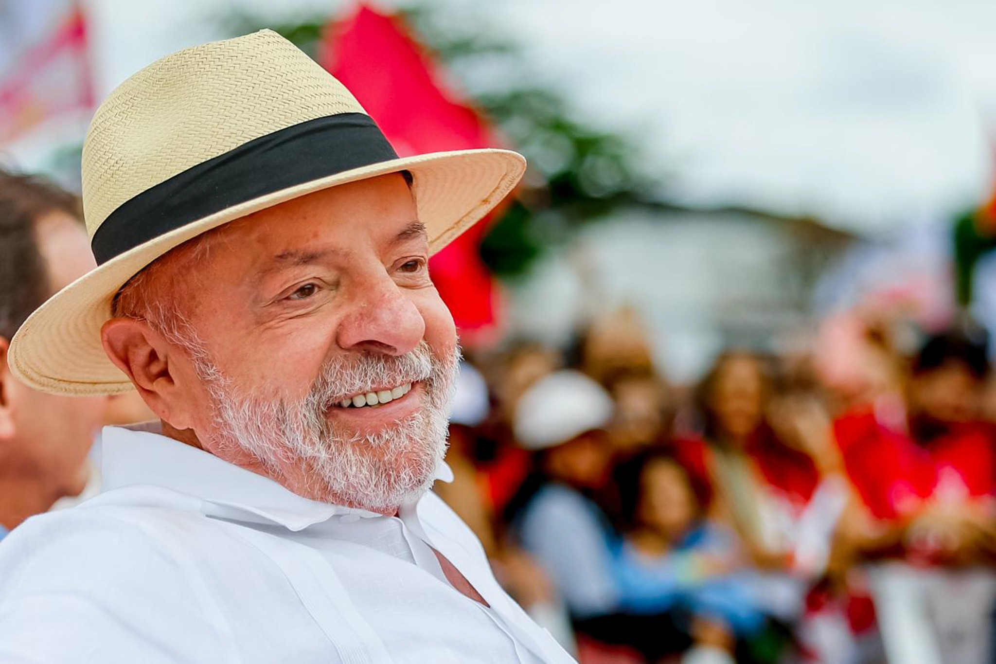Lula promete recuperar áreas das facções no Rio e alfineta Flávio por “vender praias”