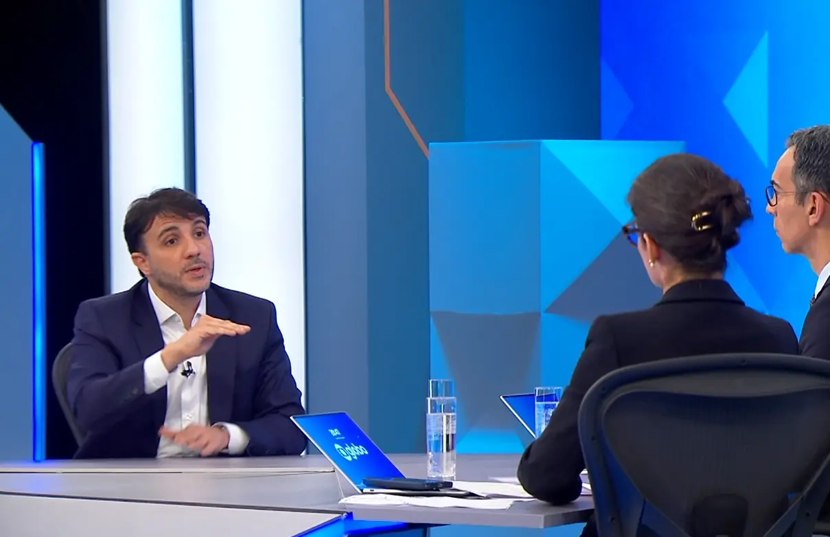 Renan Santos prega bomba atômica no JN e chama Brasil de “vassalo da China”