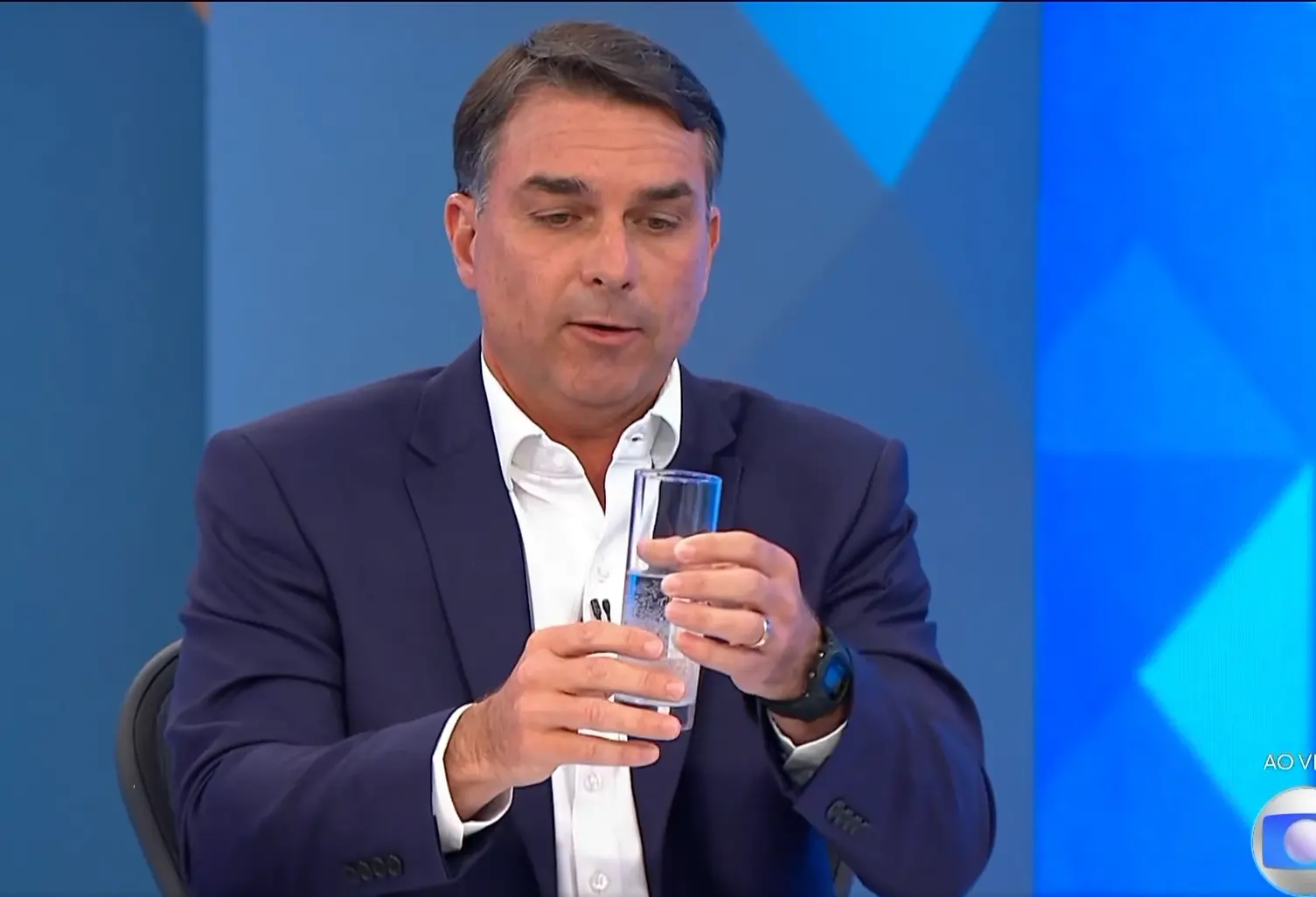 VÍDEO: Flávio chama condenação de Bolsonaro por golpe de “grande farsa?