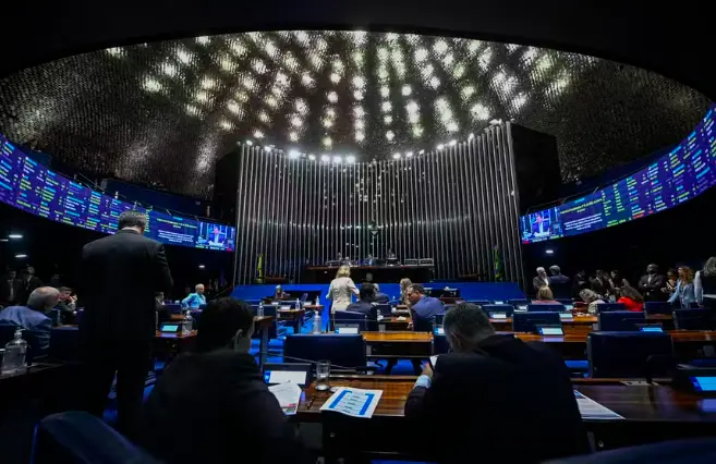 Pesquisas apontam avanço de PL e PT no Senado, mas ambos seguiriam sem maioria