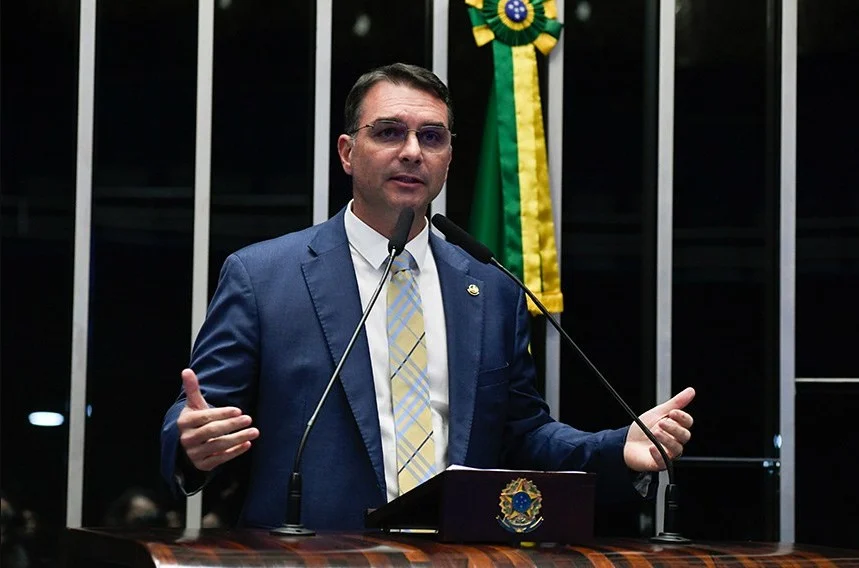Setor de combustíveis derruba argumento de Flávio Bolsonaro sobre etanol