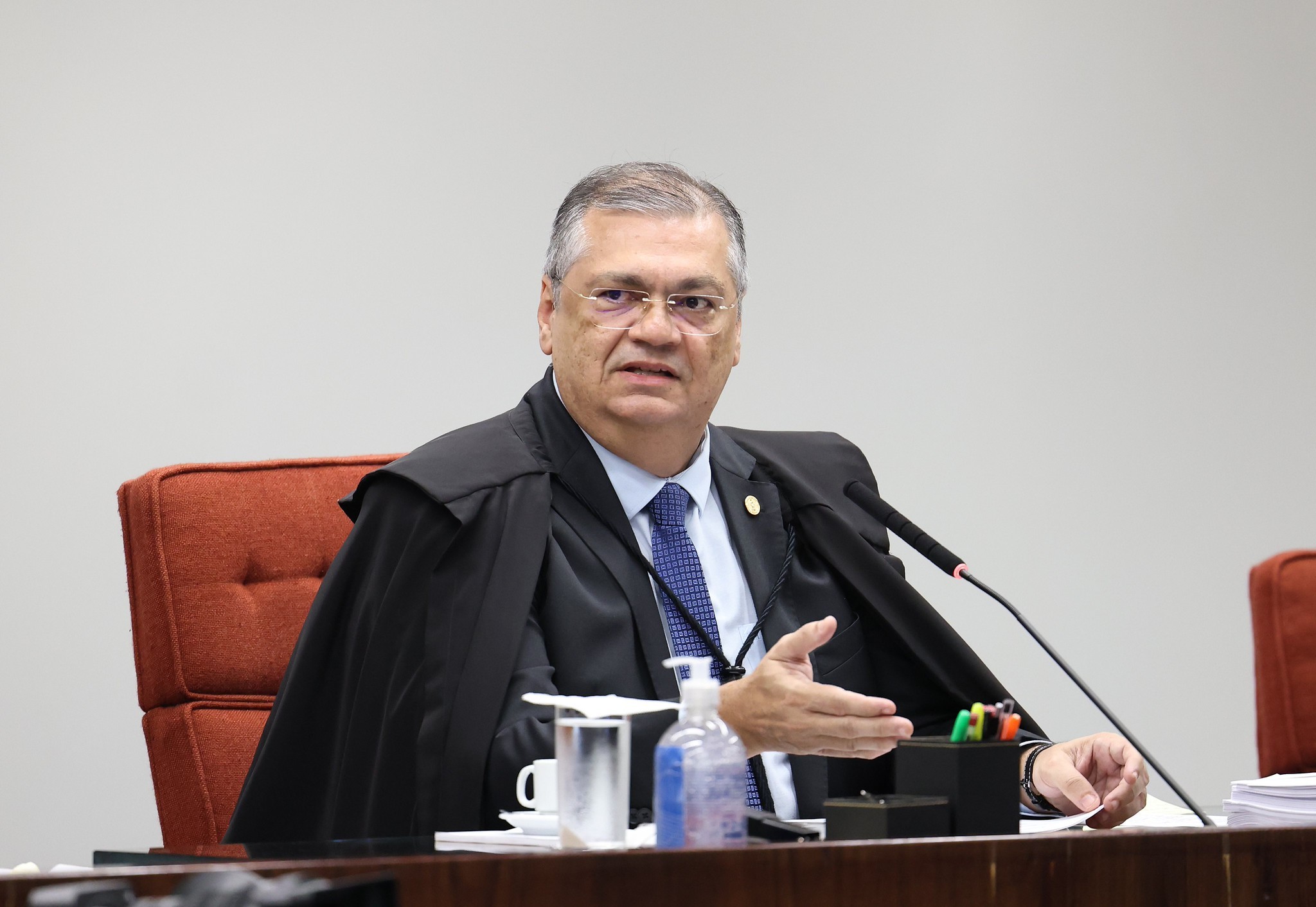 Dino veta indicação de emendas por presidentes de partidos