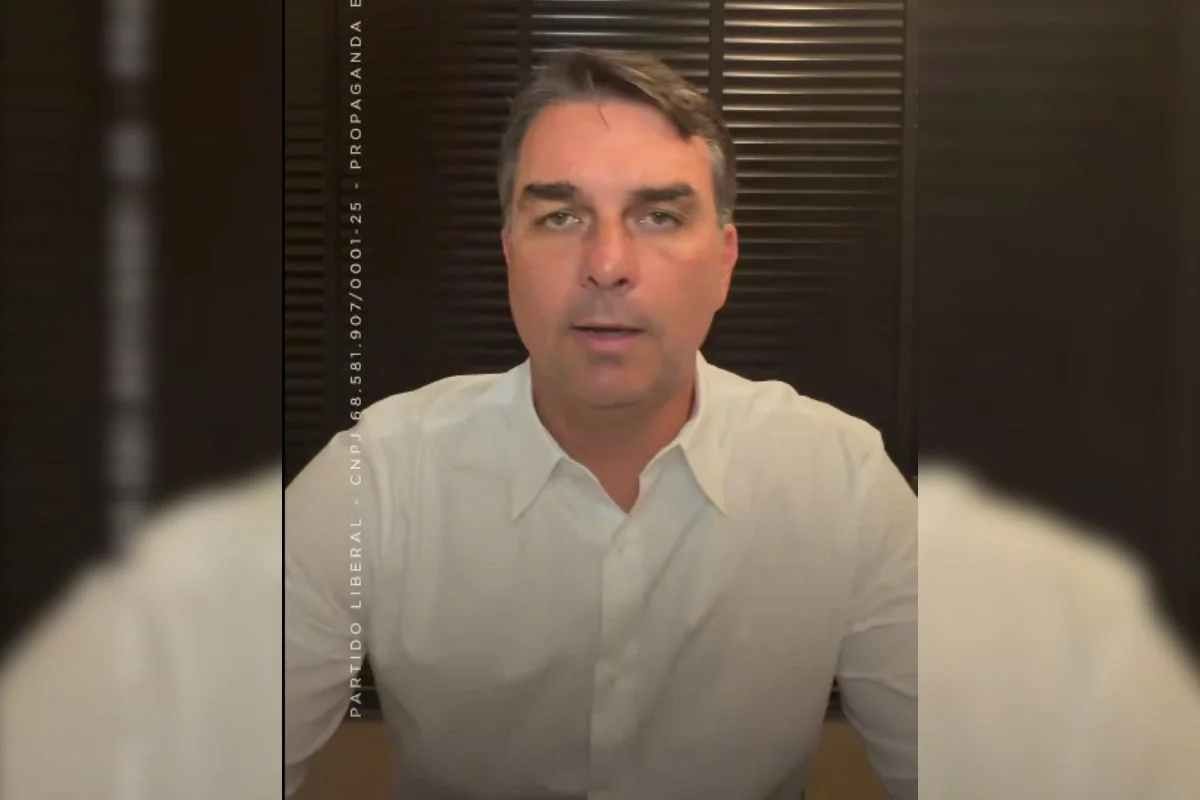 VÍDEO: Flávio Bolsonaro fica fora de debate da Band e concentra ataques em Lula