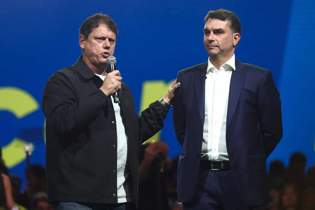 O último apelo de Flávio Bolsonaro a Tarcísio para evitar o isolamento eleitoral
