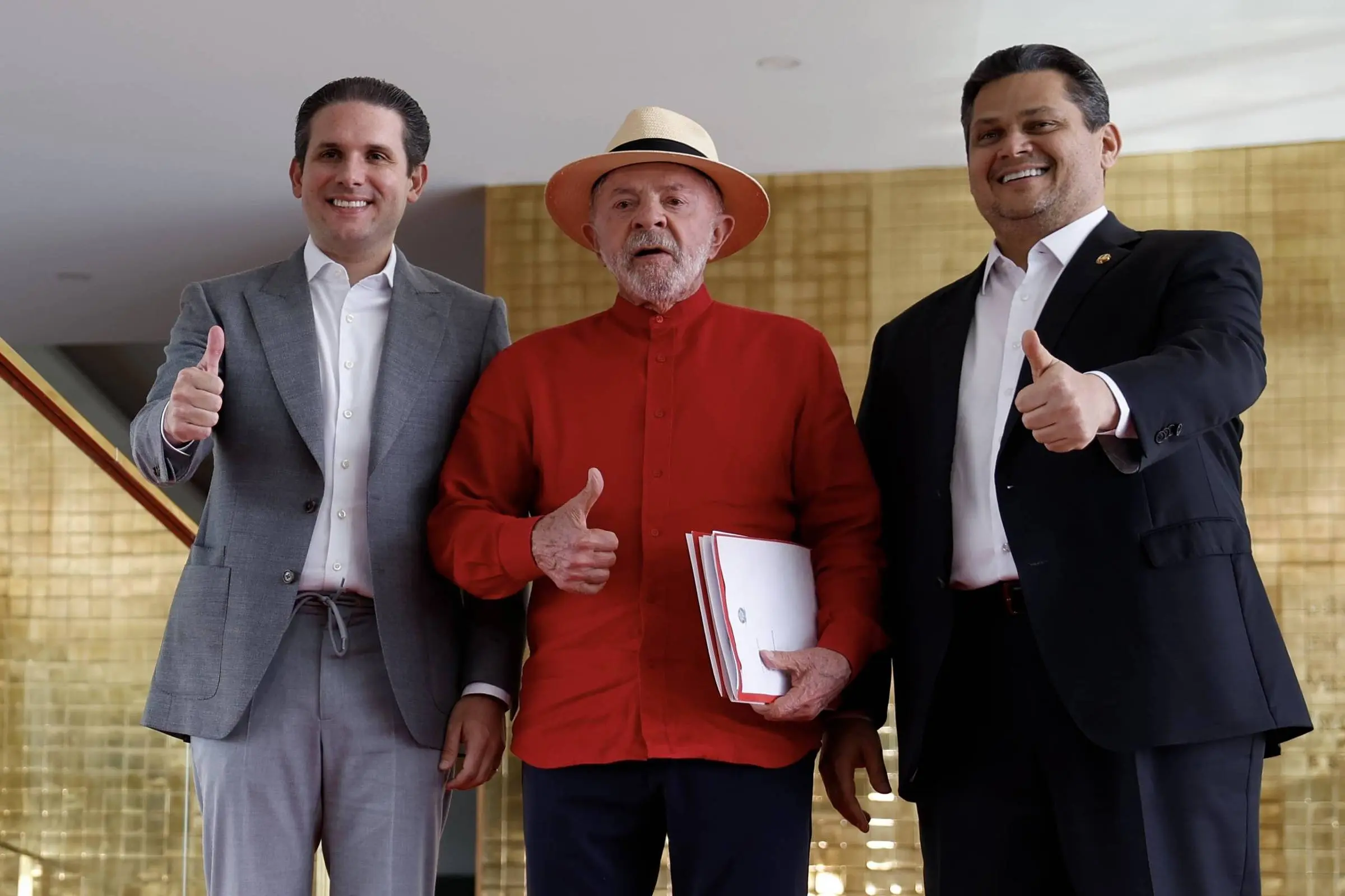 Lula fecha acordo com Motta e Alcolumbre para votar escala 6×1 e “taxa das blusinhas”