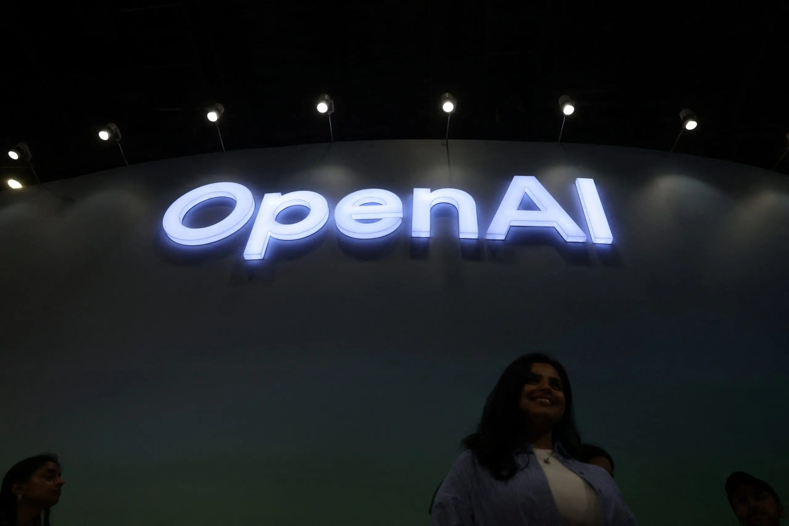 O alerta do cientista-chefe da OpenAI sobre máquinas mais inteligentes que humanos