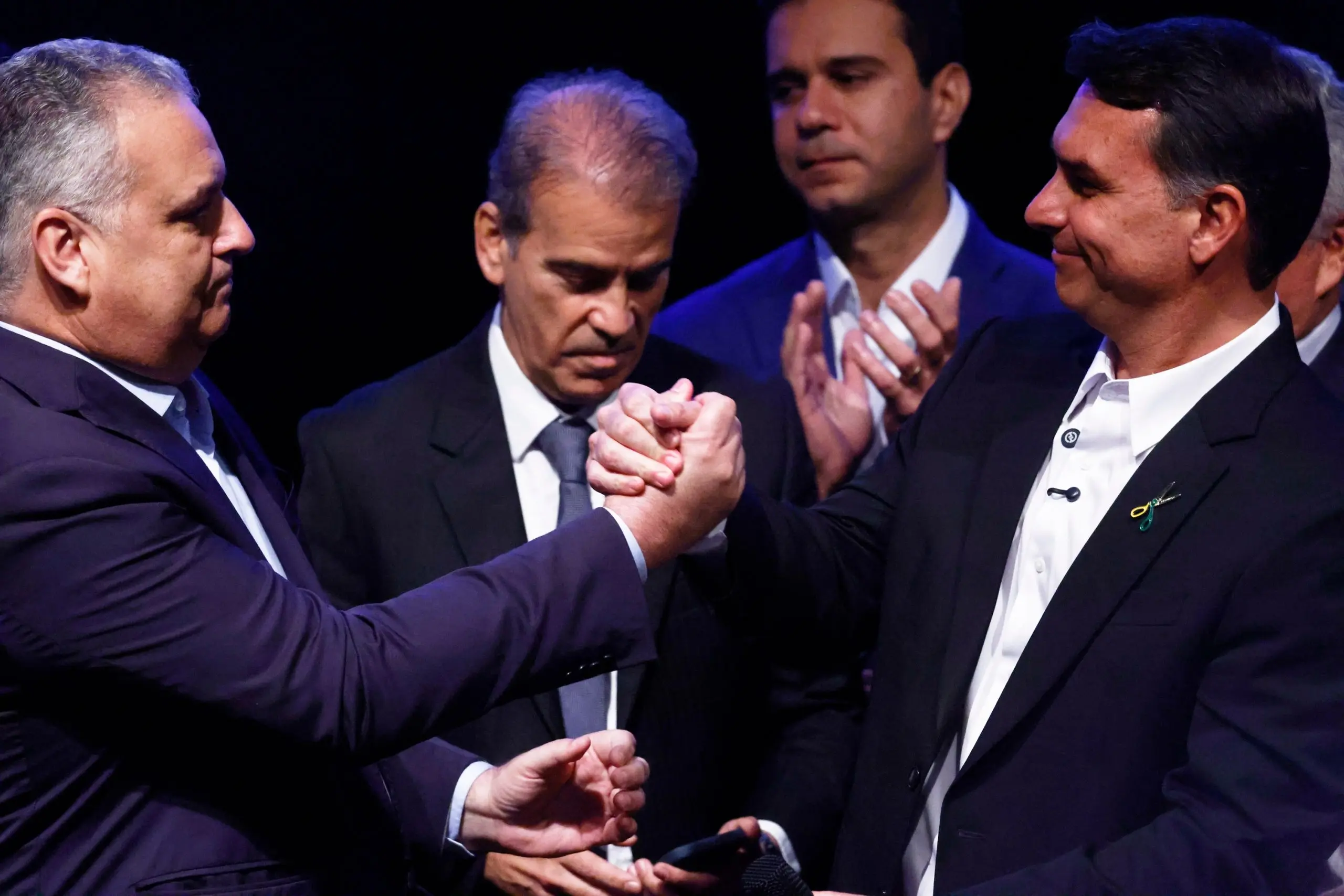 O que o vice de Flávio tem que o filho de Lula não tem. Por Moisés Mendes