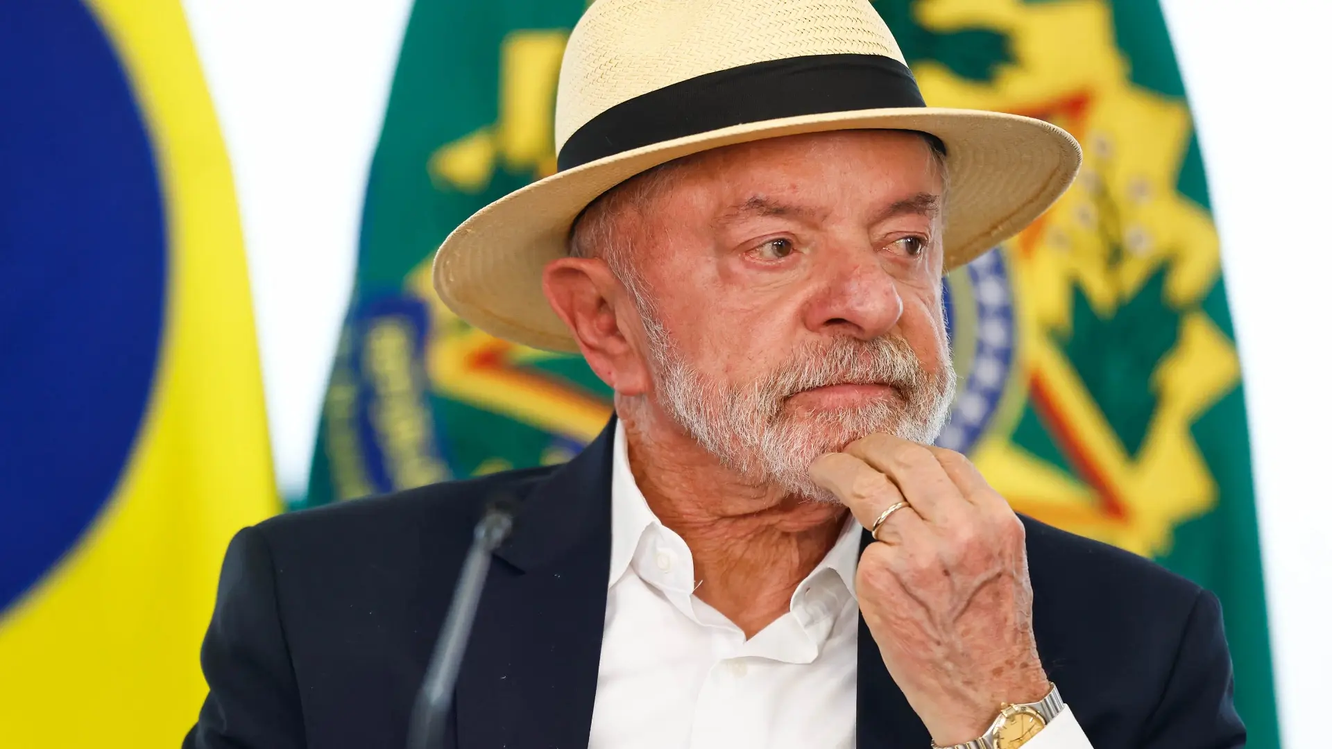 Lula se irrita com ministro e exige ação em disputa entre STF e PF