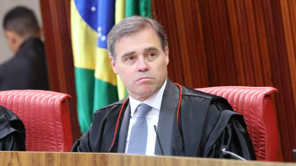 Como foi a reunião de Mendonça com auxiliares de Lula