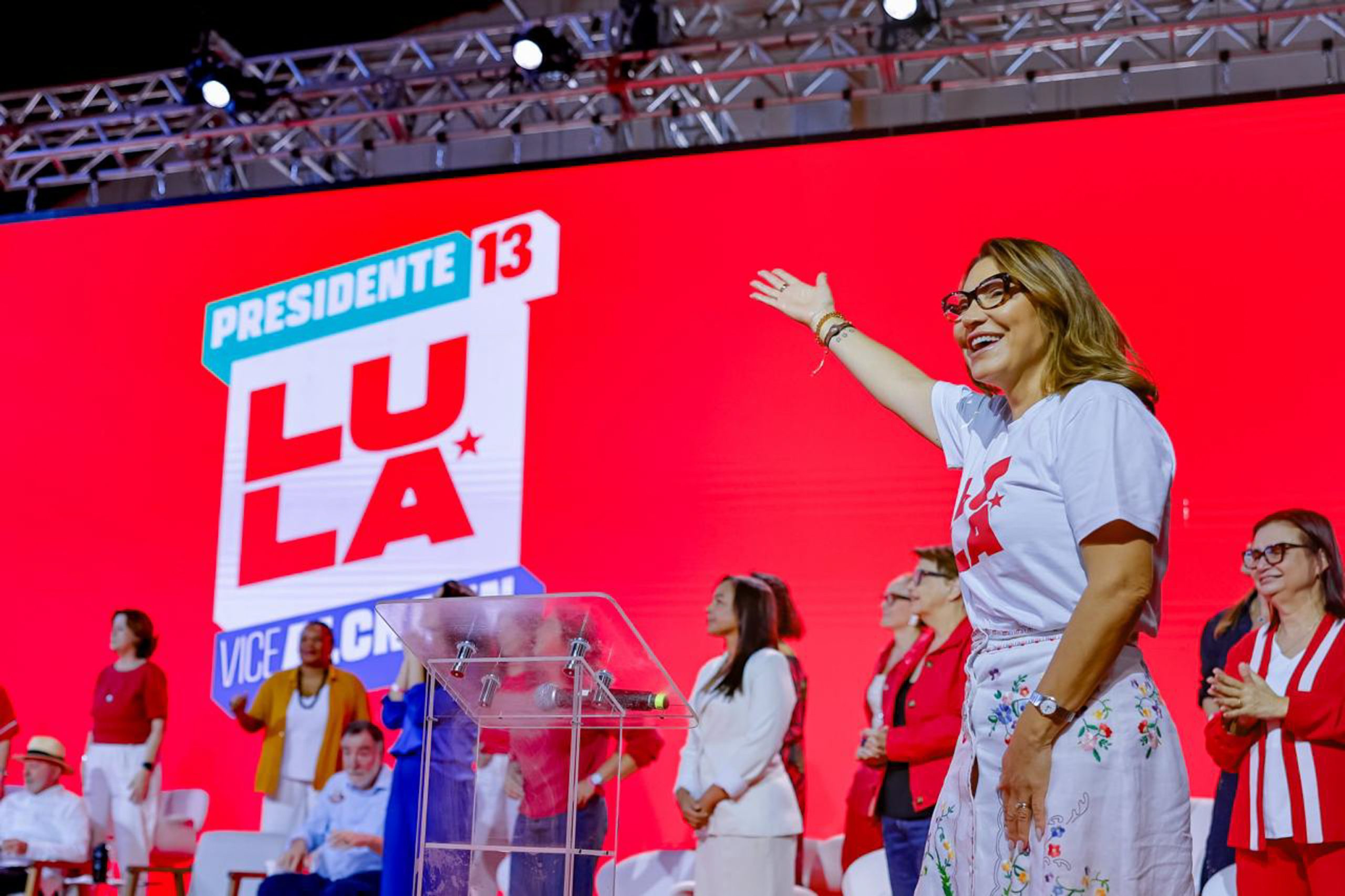 Janja detona Bolsonaro em comício: “Se dependesse dele, nordestinos comeriam capim”