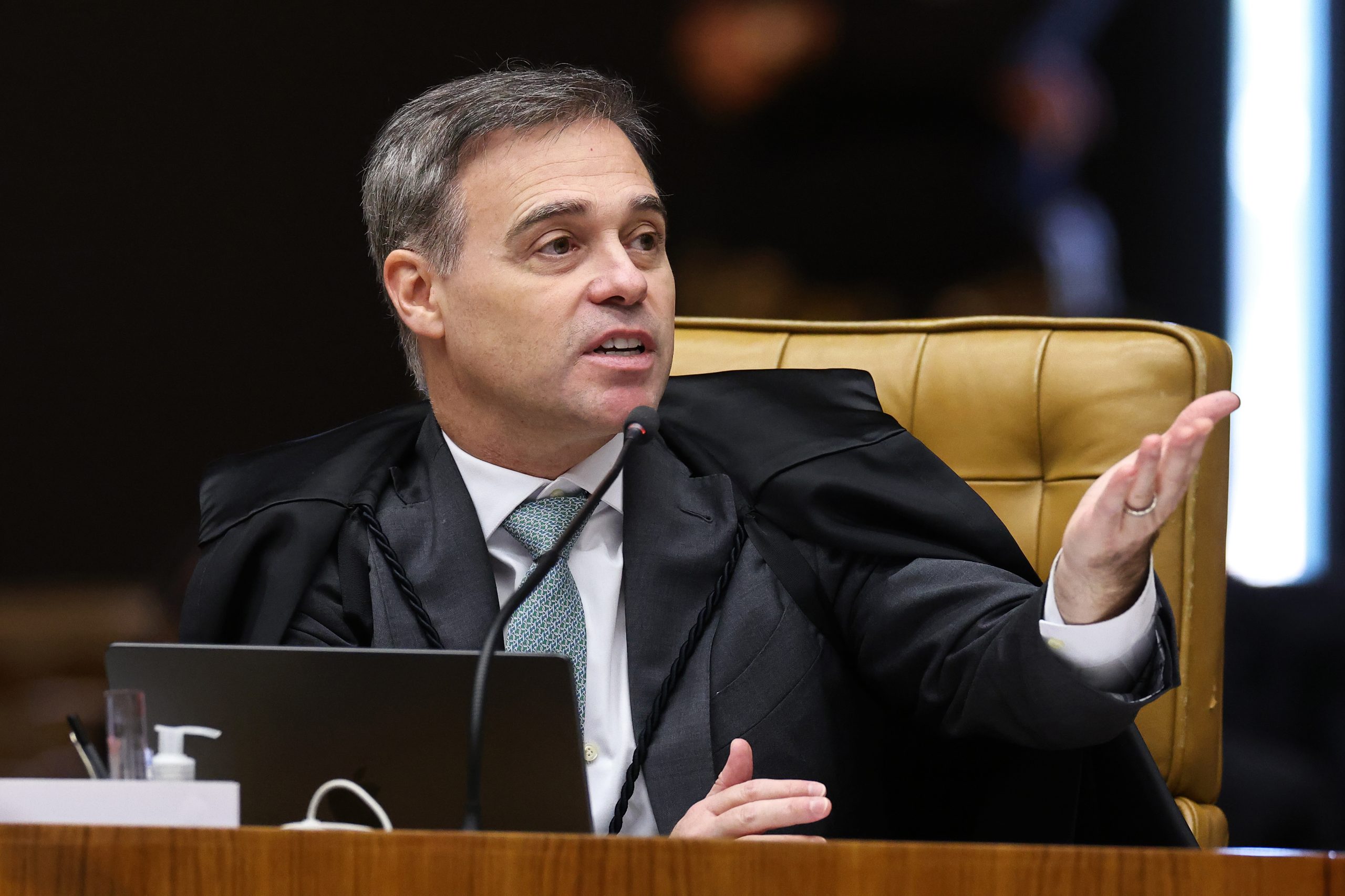 Mendonça derruba ação de aliado de Flávio Bolsonaro contra reajuste do Bolsa Família
