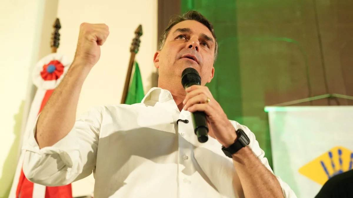 Datafolha prova: nada mais abala o mermão Flávio Bolsonaro. Por Moisés Mendes