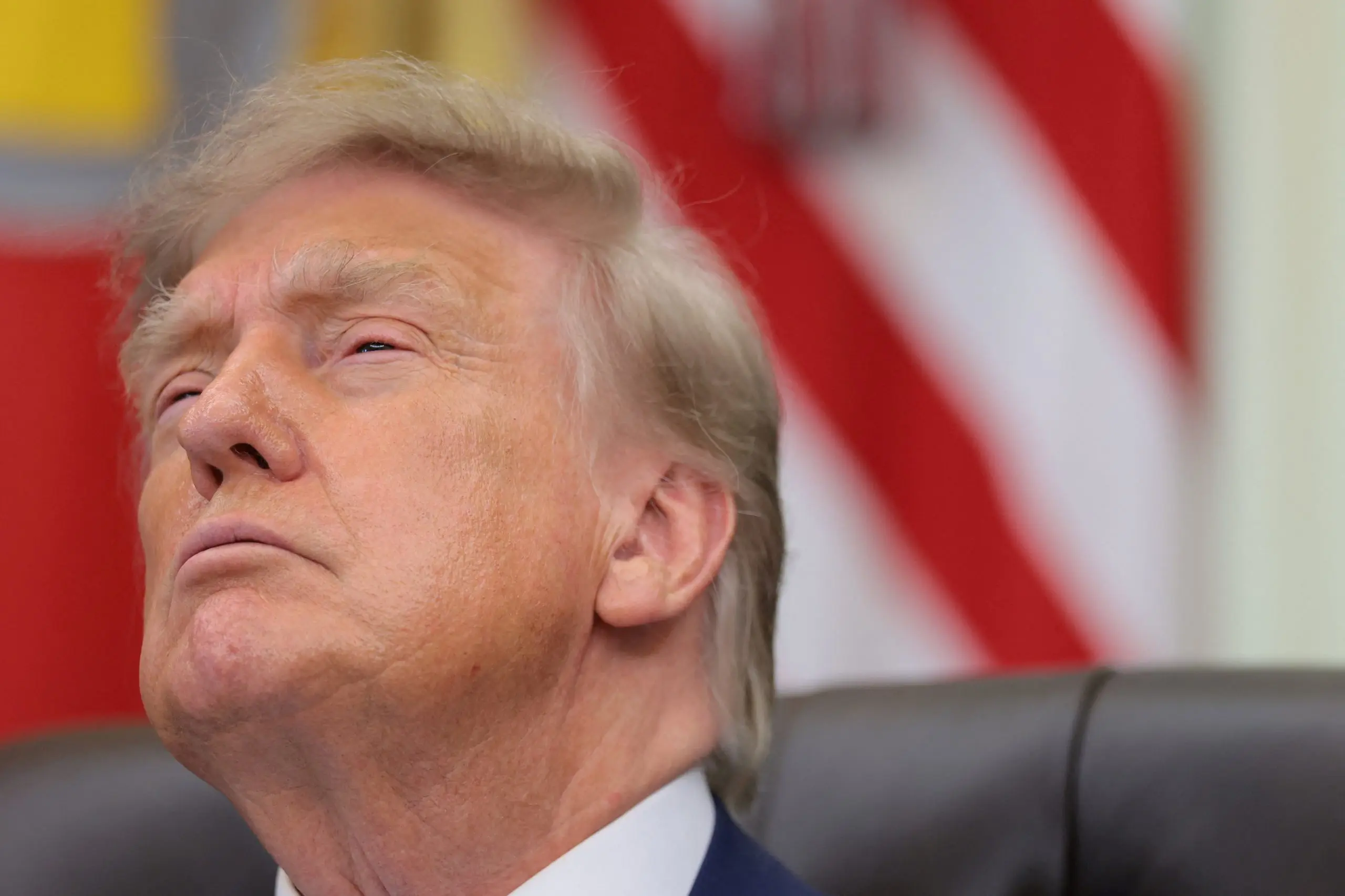 Por que Trump não consegue conter a dívida de R$ 200 trilhões dos EUA