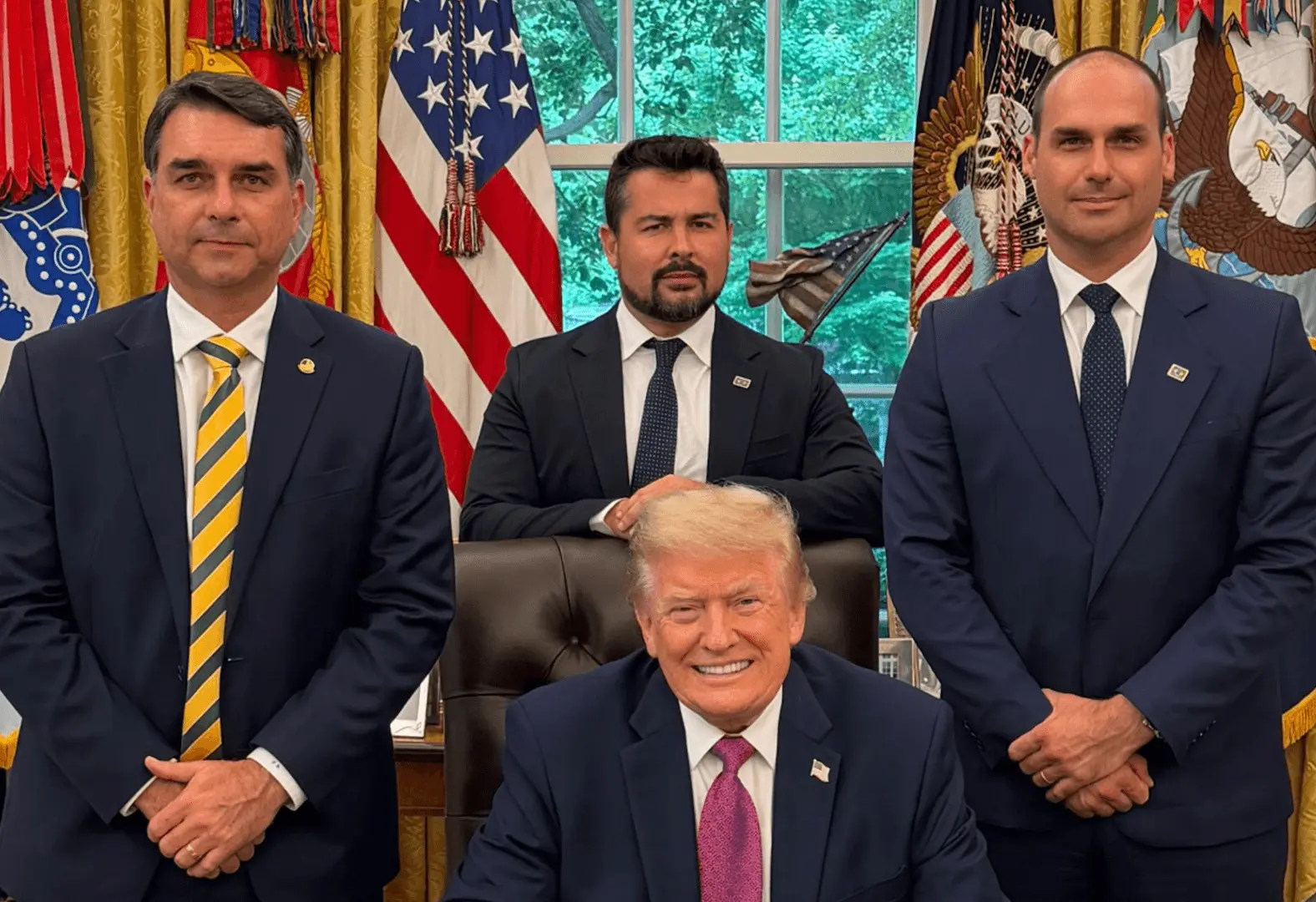 Bolsonaristas correm para avisar Trump sobre relação entre Moraes e Vorcaro