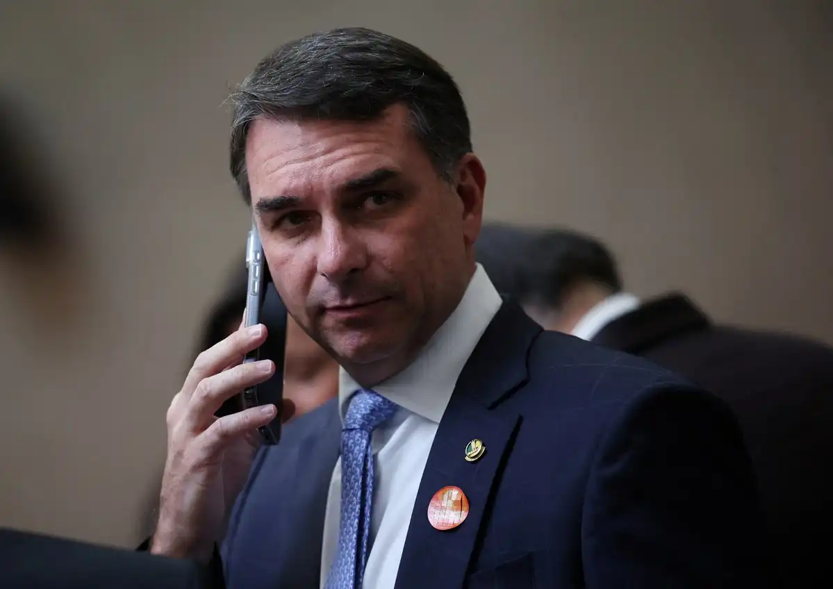 O site de fake news, ligado a Flávio Bolsonaro, que alimenta as publicações do PL