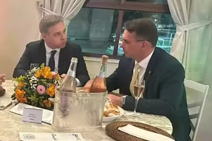 STF e Flávio Bolsonaro são os mais desgastados pelo escândalo Master, diz pesquisa