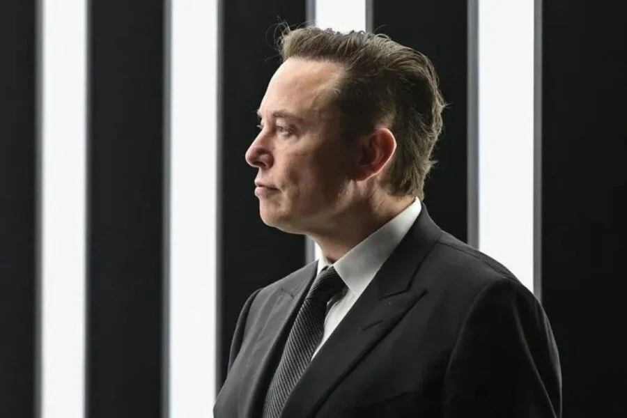 Musk tenta liberar nudes criados por IA e perde na Justiça
