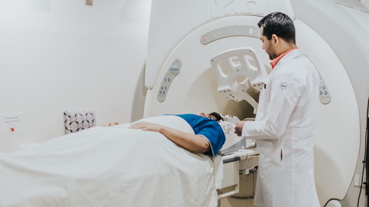 Entenda a importância dos minerais de terras raras para a medicina