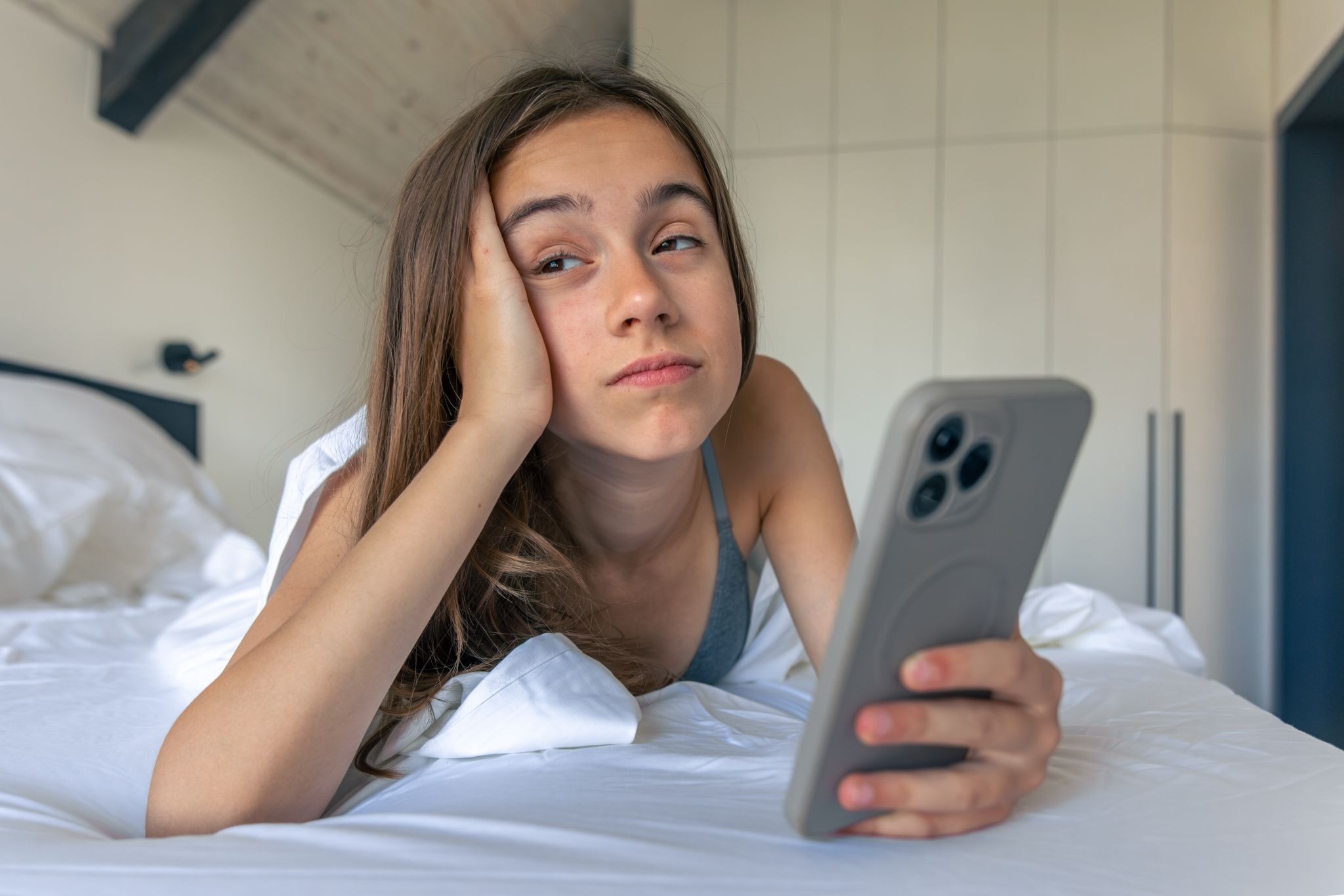 Medo de ficar de fora: como a FOMO pode afetar autoestima, sono e qualidade de vida