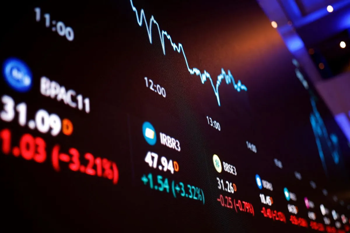 Ibovespa ignora NY e IPCA e cai com temores políticos e queda das commodities