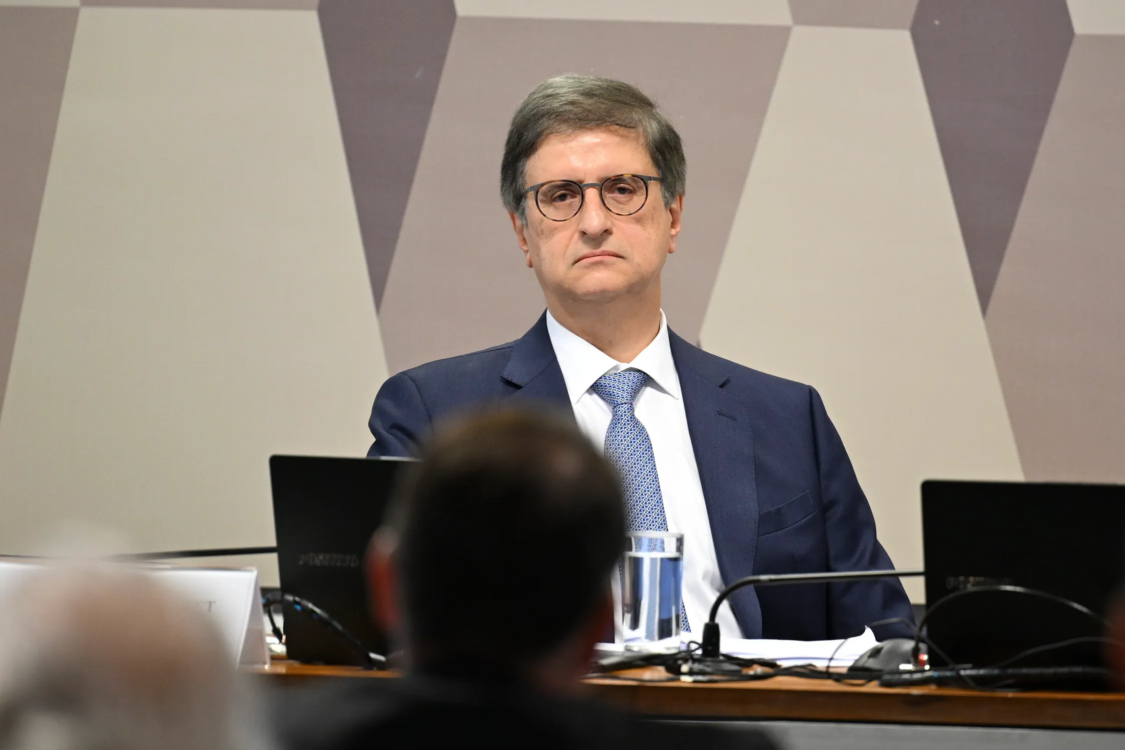 Oposição cobra afastamento de Paulo Gonet da PGR após foto com Vorcaro em Londres